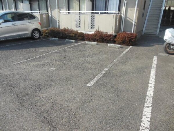 駐車場(～敷地内駐車場も完備です～)