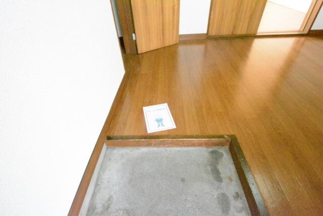 物件内観写真3　(玄関)