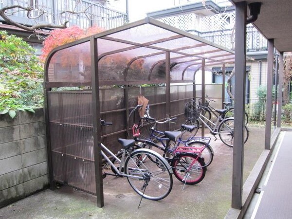 駐車場(屋根付き駐輪場)
