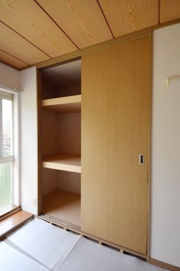 設備(～各居室に収納があるので荷物が多くても安心です～)