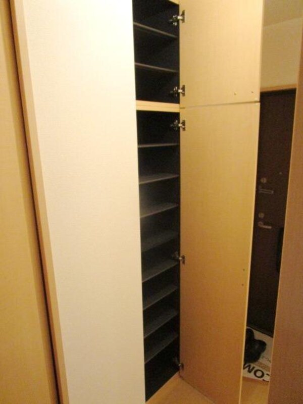 玄関(★お部屋探しは株式会社タウンハウジング東京まで★)
