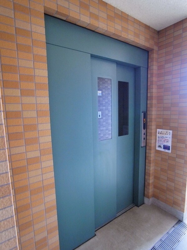 エントランス(♪エレベーターホール♪)