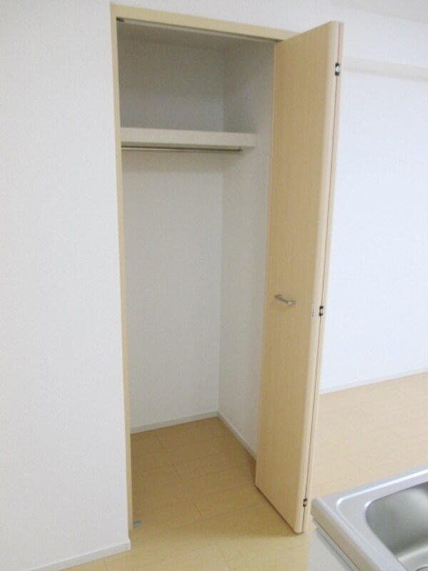 設備(～リビングにも収納があります～)