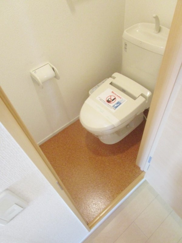 トイレ(～ついついのんびりしてしまいそうなトイレでしょ～)
