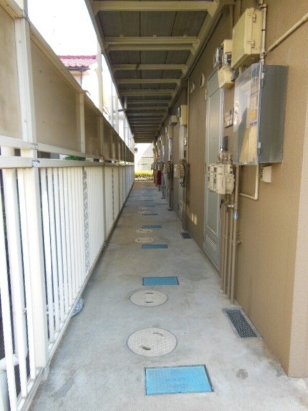 エントランス(♪雨に濡れない通路♪)