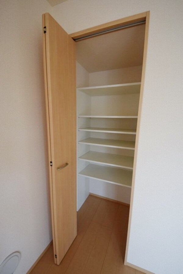 設備(★キッチン横に収納ついてます★)