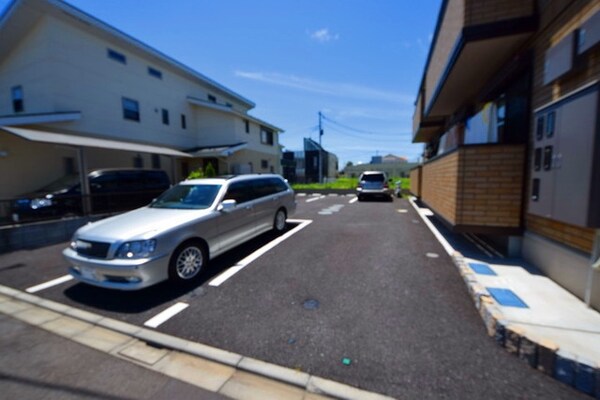 駐車場(～敷地内駐車場もアスファルトでひろびろ～)
