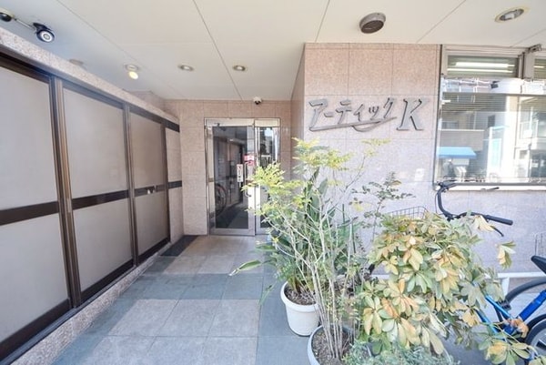 エントランス(敷地内ゴミ置き場)
