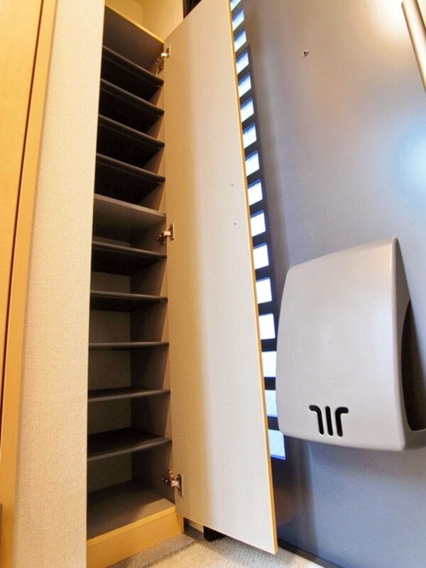 設備(♪たっぷり入るシューズＢＯＸ♪)