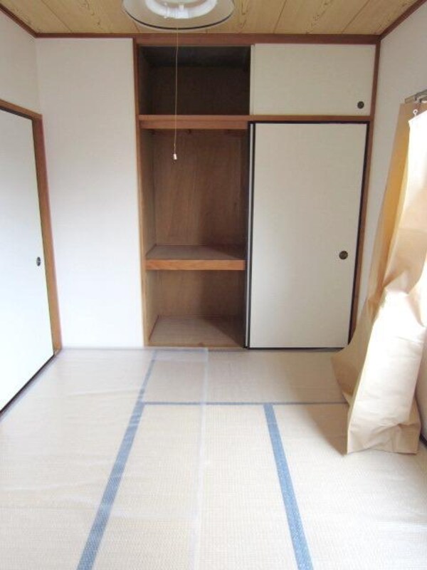 リビング・居室(★和室6帖、2面採光で明るいです★)