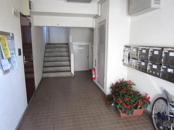 エントランス(★お花が飾ってあって気持ちいいですね★)