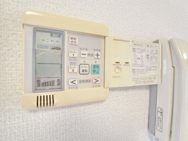 設備(足元からあったかい床暖房♪)