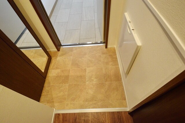 物件内観写真9　(玄関)