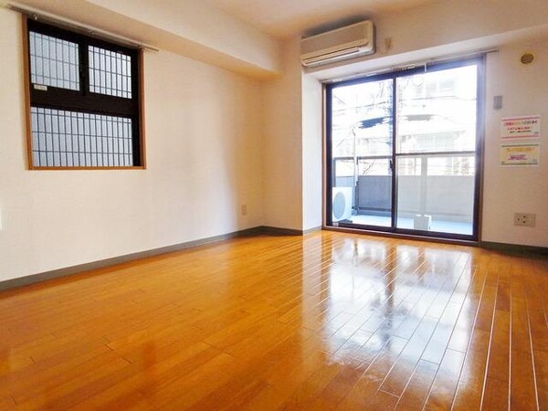 リビング・居室(♪角部屋なので採光と風通しの良いお部屋♪)
