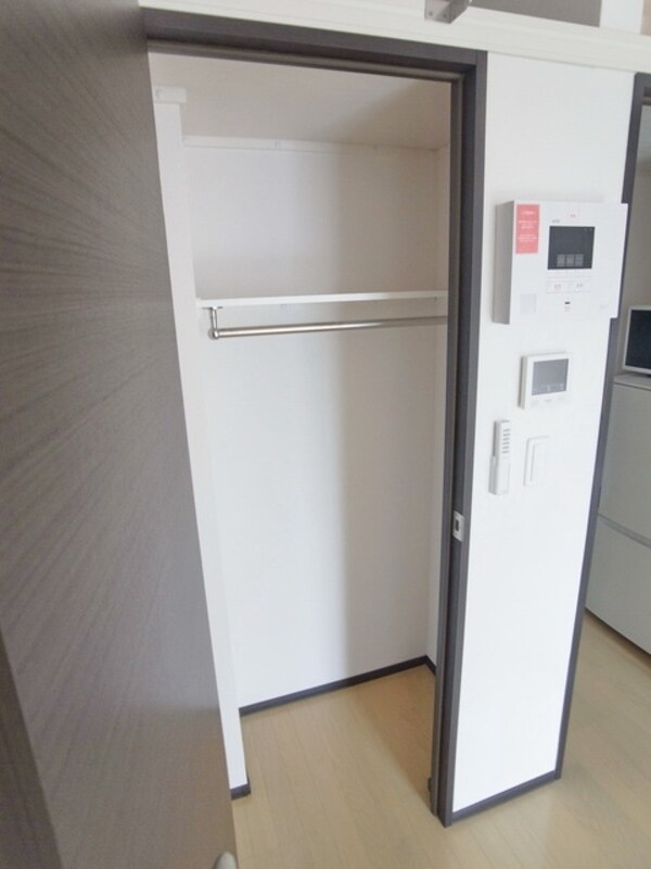収納(☆コートも掛けられるクローゼット☆)
