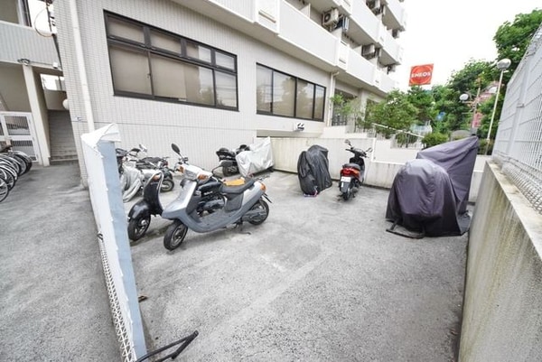 駐車場(☆敷地内バイク置場☆)