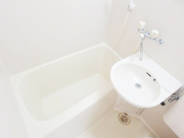 バス／シャワールーム等(＊別部屋参考写真)