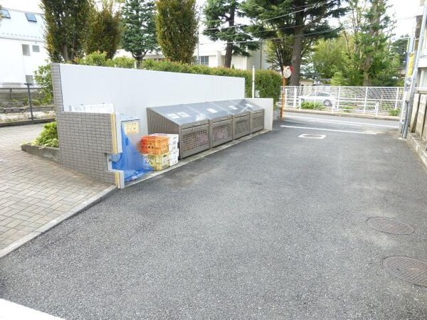 共有部分(ごみ置き場です)