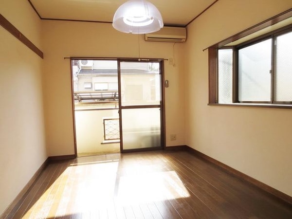 リビング・居室(※出窓は角部屋のみ※)