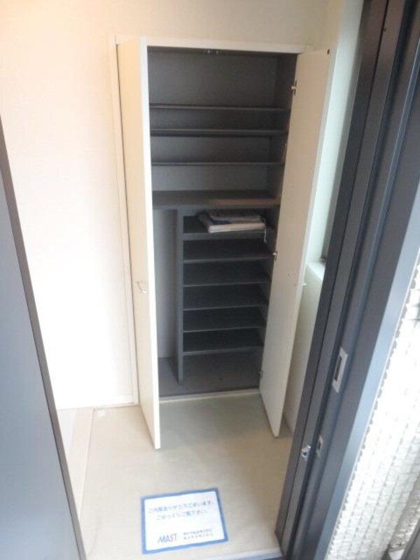 玄関(★お部屋探しは株式会社タウンハウジング東京まで★)