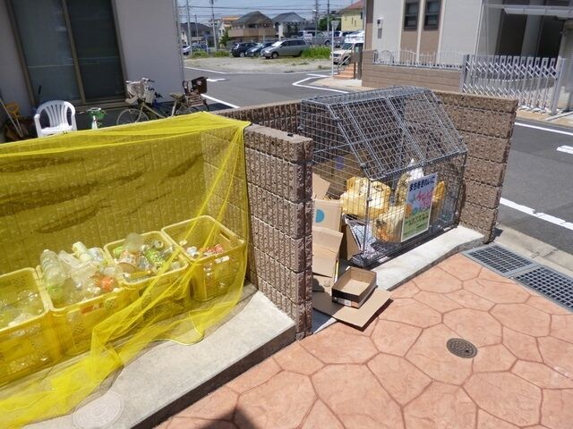 物件内観写真16　(～敷地内ごみ置き場です～)