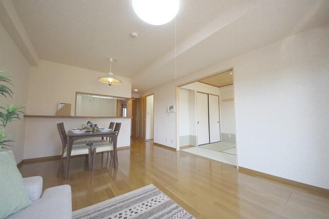 物件内観写真3　(★リビングルーム★)