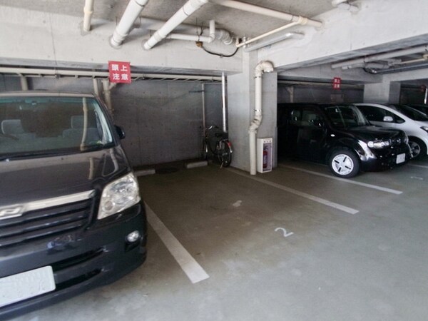 駐車場(♪屋根付駐車場♪)
