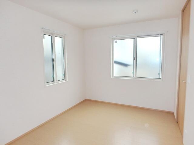 物件内観写真2　(★落ち着いた雰囲気の居室★)