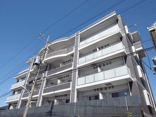 外観(★丈夫な鉄筋コンクリート造のマンションです★)