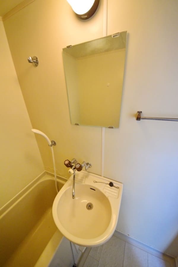 洗面(★こちらの鏡で朝の身支度できますね★)