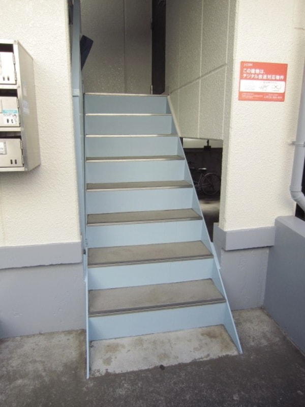 エントランス(★お部屋に続く階段です★)
