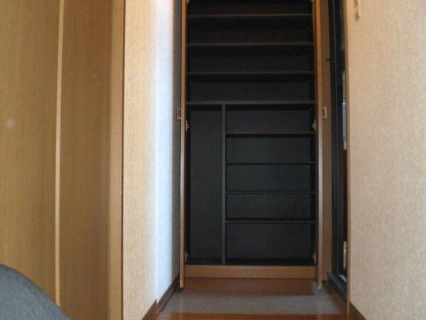 玄関(★大型収納靴箱★)