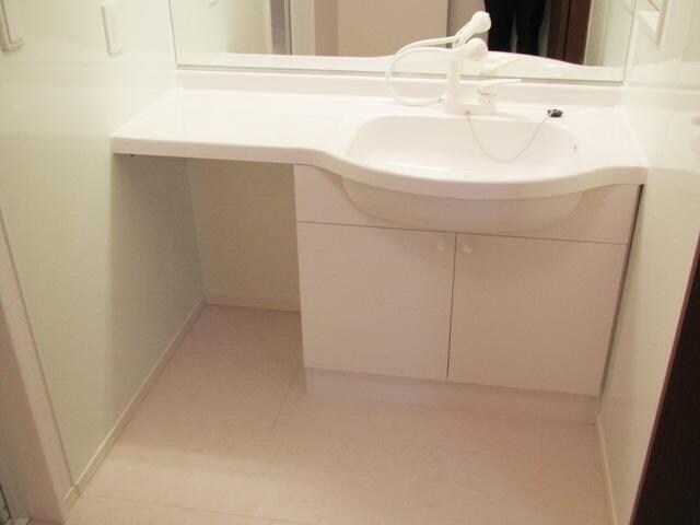 物件内観写真11　(★朝も便利な独立洗面台★)
