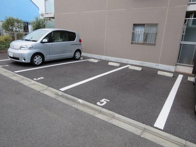 物件内観写真21　(～敷地内駐車場の空き情報は要確認です～)