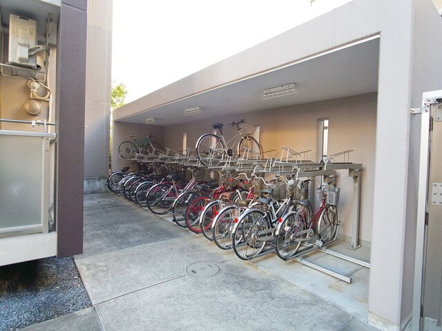 物件内観写真10　(♪敷地内駐輪場♪)