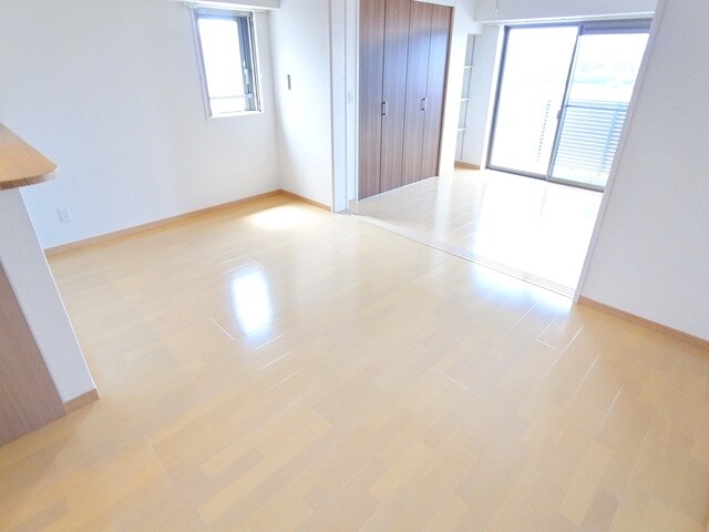 物件内観写真2　(♪明るいお部屋♪)