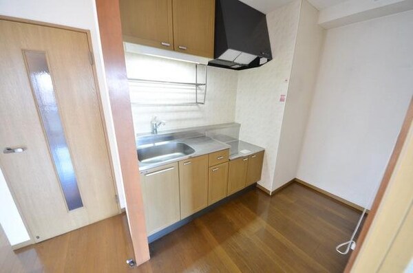 キッチン(退去前につき同じ間取りの別のお部屋のイメージです。)