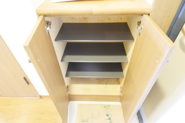 玄関(お問い合わせはタウンハウジング府中店まで)