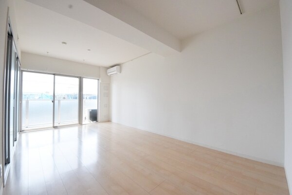 リビング・居室(★日中は明かり無でも生活できます★)