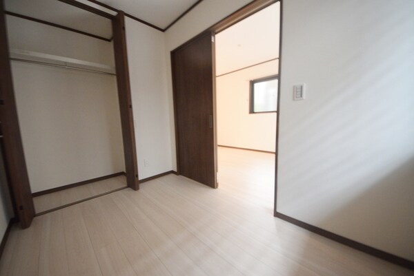 寝室(★大容量収納付きの居室です★)