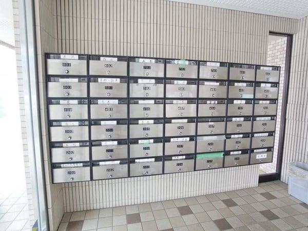 エントランス(♪集合ポスト♪)