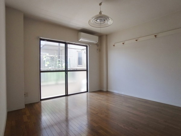 リビング・居室(♪洋室が8帖ある広々したお部屋です♪)