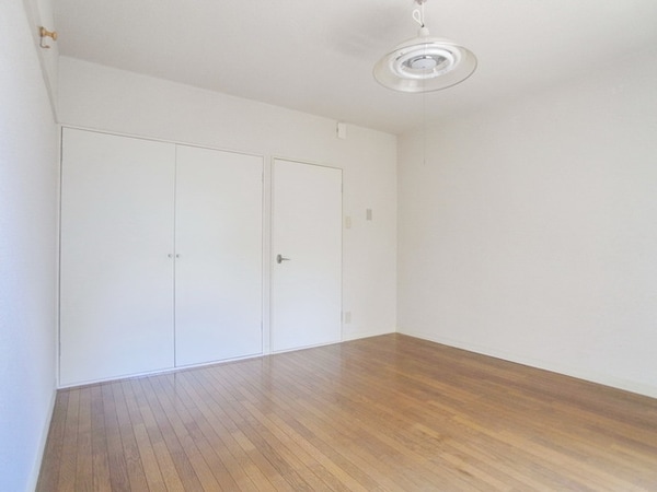 その他室内・内装(♪扉も白色で壁面に統一感があります♪)