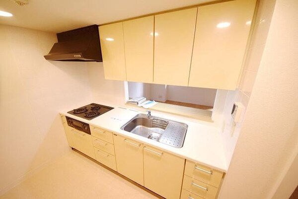 キッチン(★ファミリータイプの幅のあるシステムキッチン★)