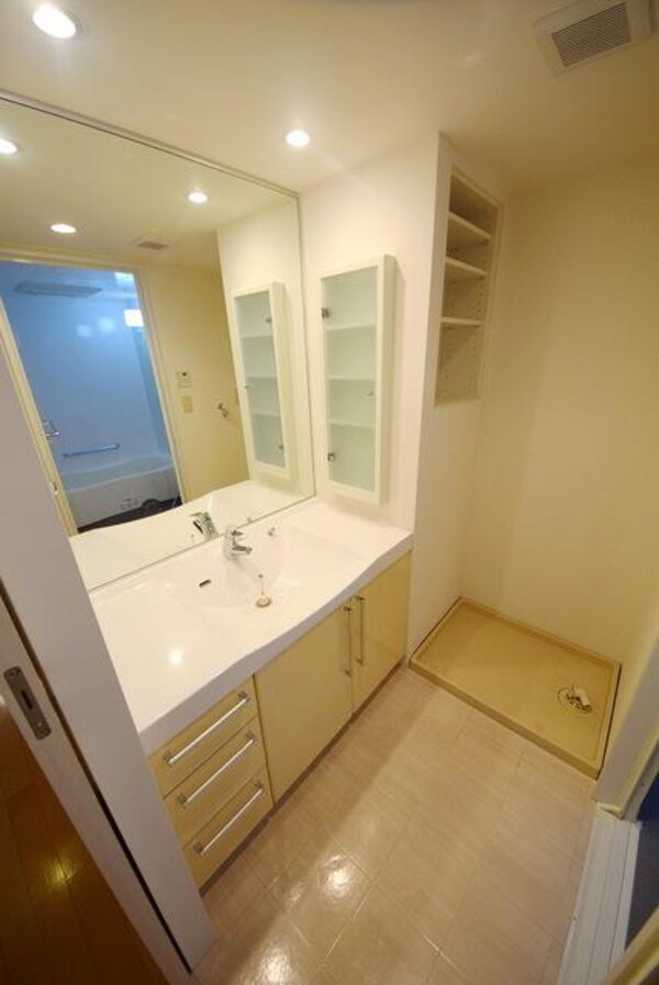 洗面(★大きな鏡が特徴的な洗面所★)