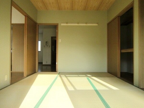 寝室(★６帖、落ち着く空間です★)