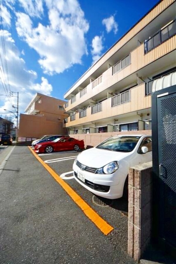 エントランス(★駐車場★)