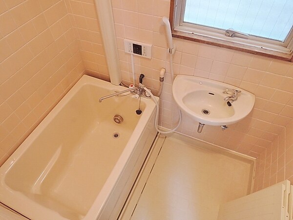 バス／シャワールーム等(★小窓付き・バスルーム★)