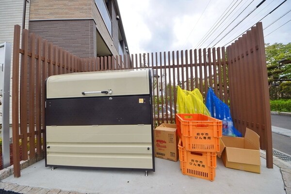 エントランス(タウンハウジング府中店まで)