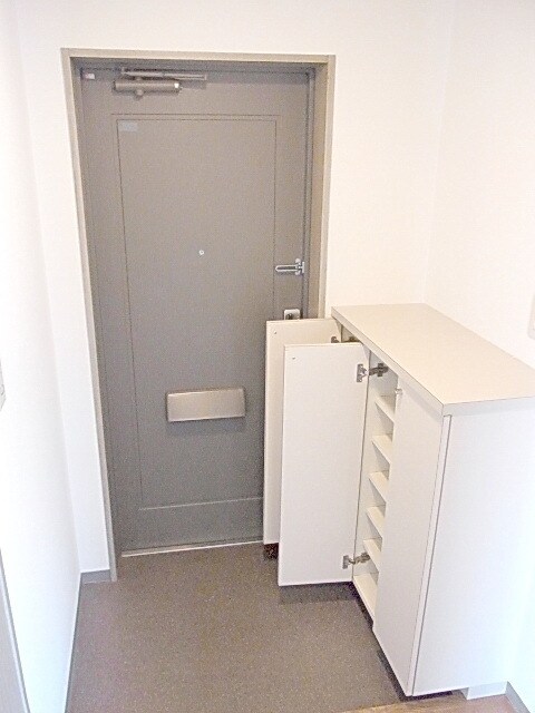 物件内観写真6　(★玄関・シューズＢＯＸ付き★)